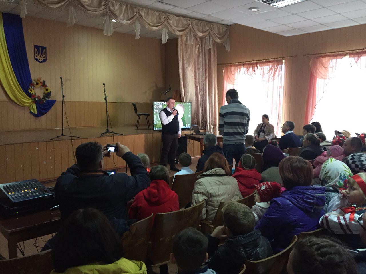 Яскраві кольори жовтня в роботах юних красилівчан