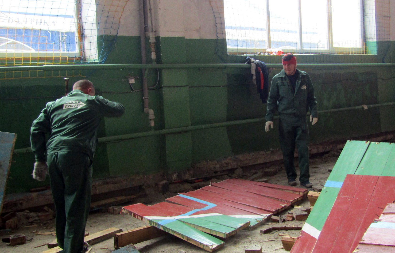 Дунаївці: нове покриття спортзалу центру «Спорт для всіх»