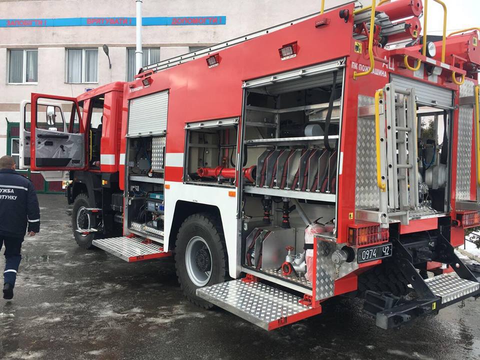 Ізяславським пожежникам – сучасний пожежний автомобіль
