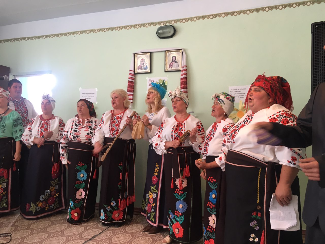 У Малому Карабчиєві відсвяткували День матері