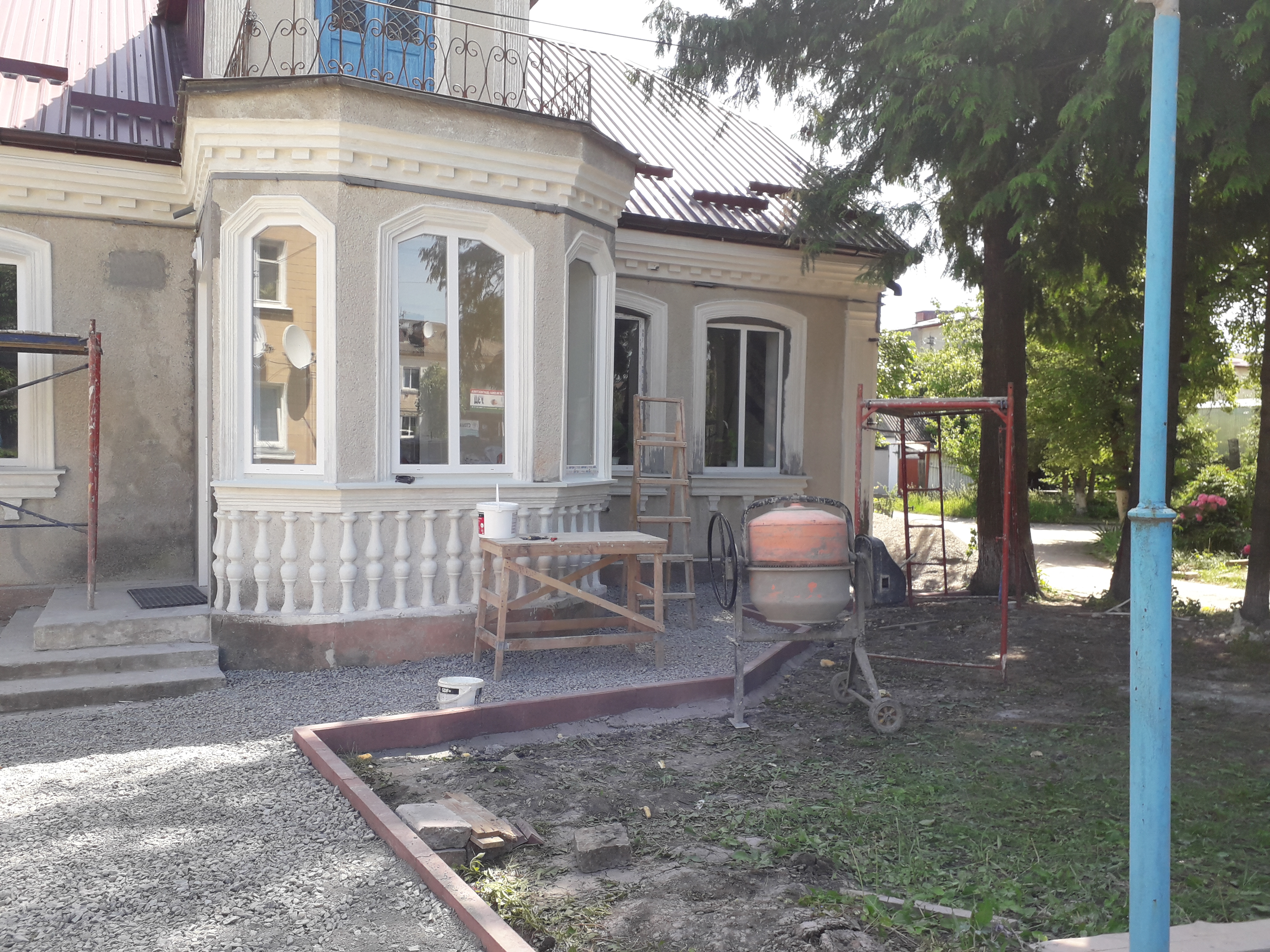 Відкриває двері Чемеровецька громадська приймальня