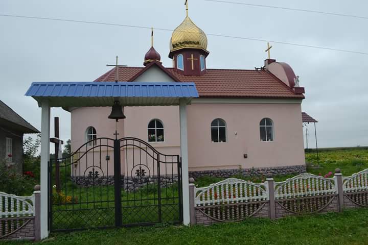 Фарба на оновлення храму на Чемеровеччинi