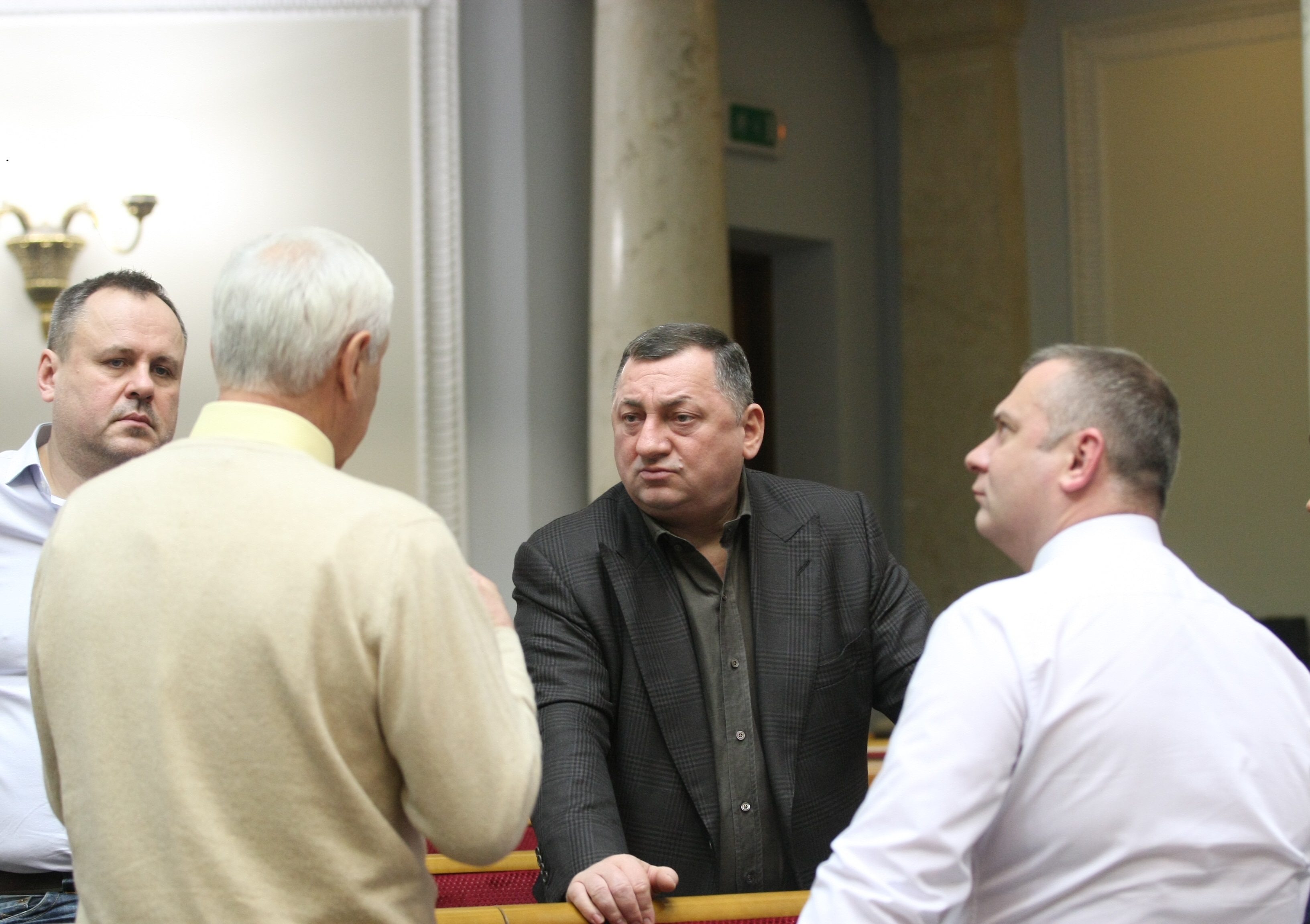 Діяльність народного депутата у Верховній Раді на початку 9 сесії