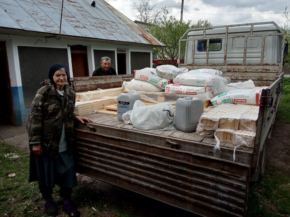 Допомога прийшла вчасно в родину погорільців з Летави