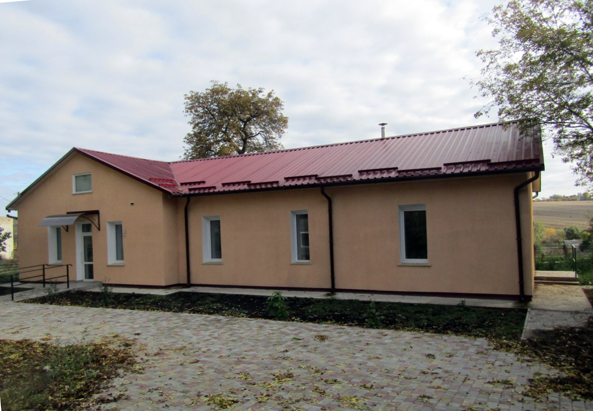 Відновлена амбулаторія на станції Ярмолинці