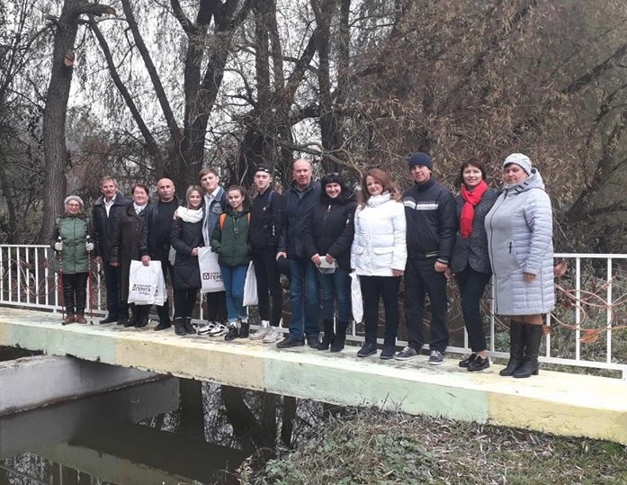 У Чемерівцях відкрили Міст закоханих