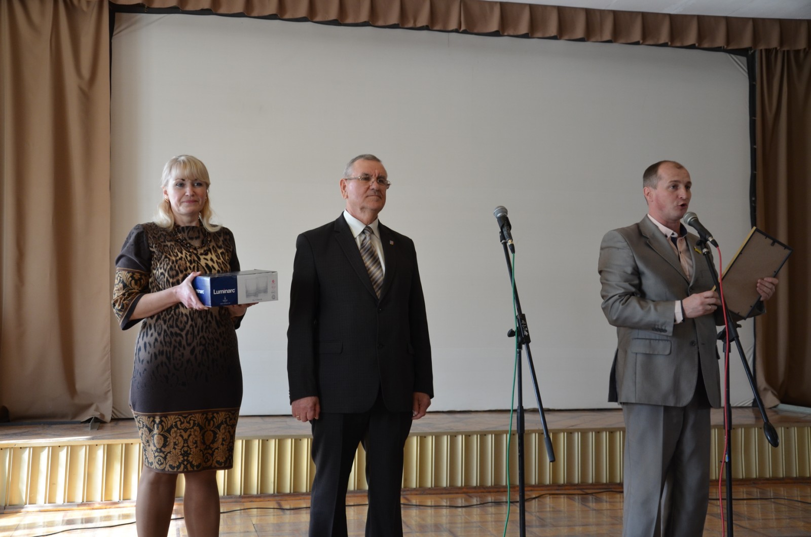 Потрібно багато і напружено працювати для людей