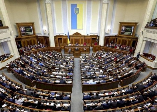 Рада звільнить зарплати медиків від податків за боротьбу з COVID-19