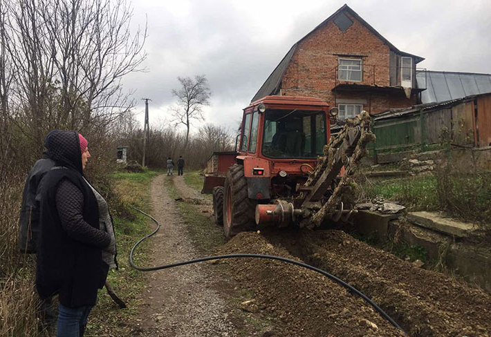 Труби для проведення водомережі на Городоччині