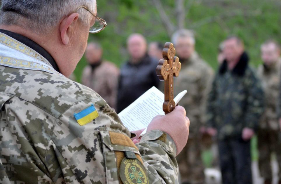 Капеланам пропонують надати статус військовослужбовців