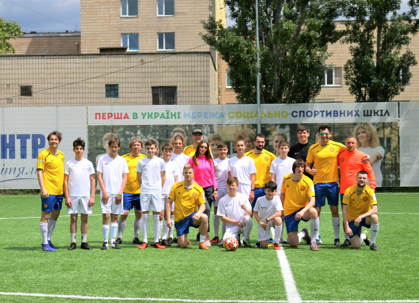 Зірки зіграли з дітьми школи Фонду «Реал Мадрид»