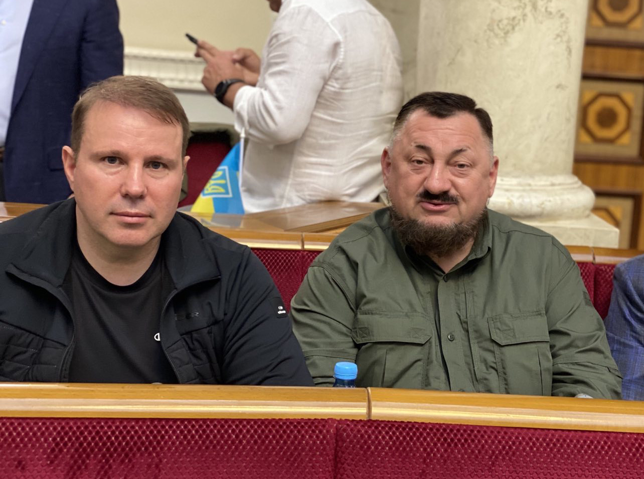 Парламент продовжив роботу в пленарному режимі
