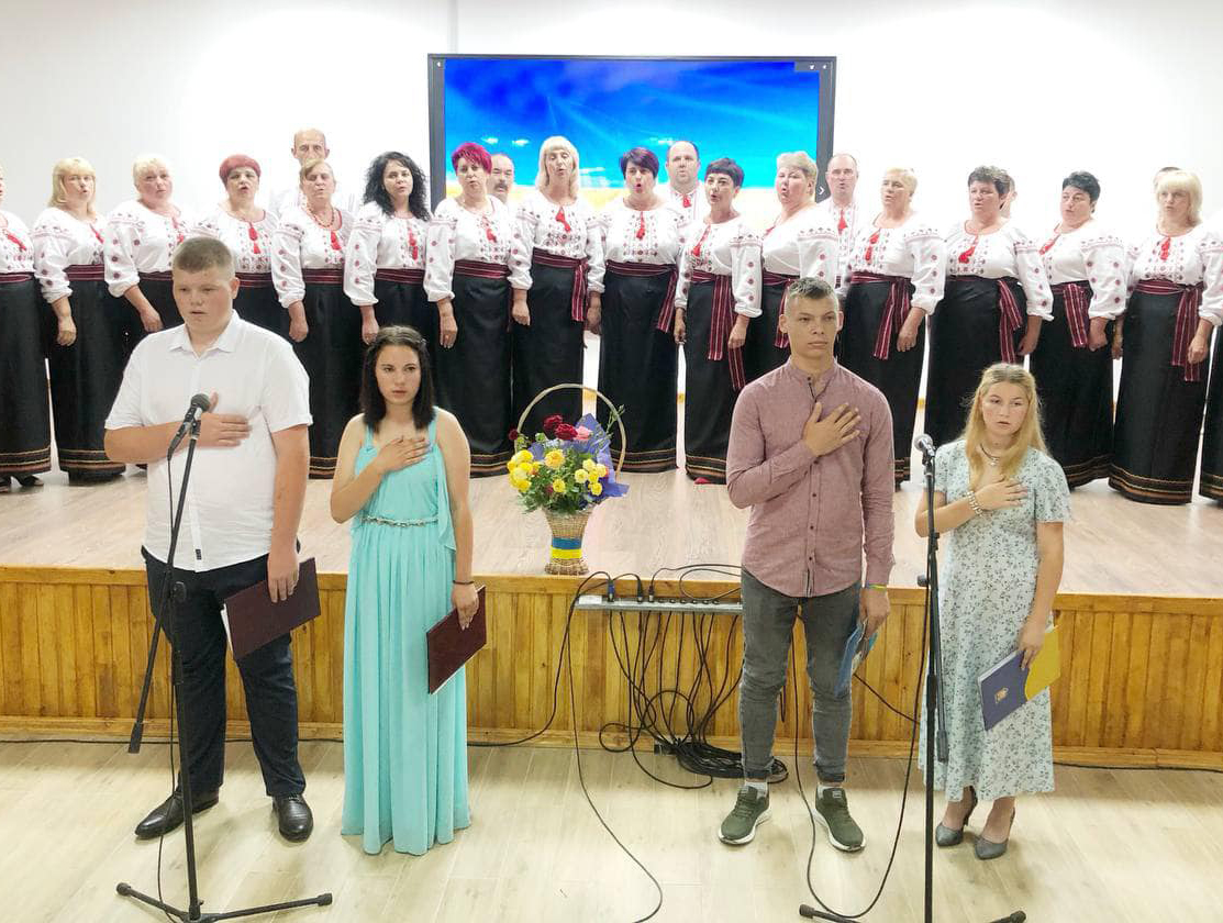 Вручення дипломів Балинським випускникам