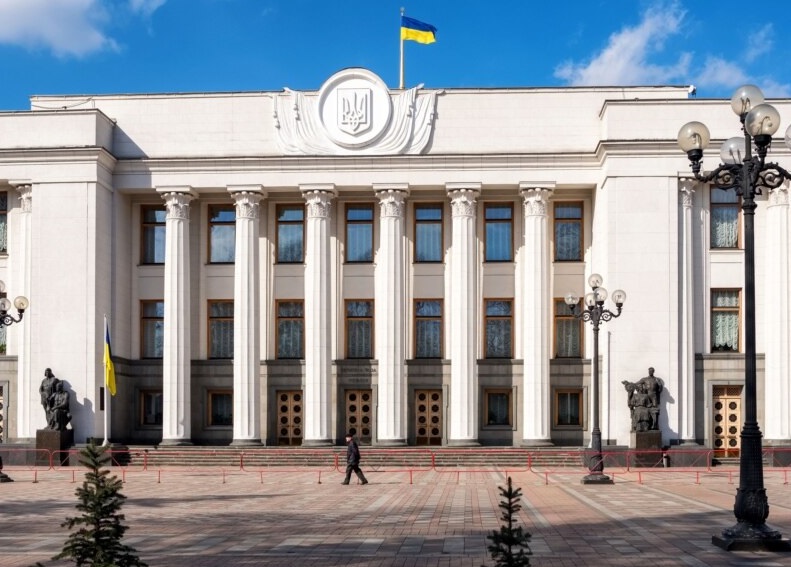 Народні депутати працюють на пленарному засіданні 