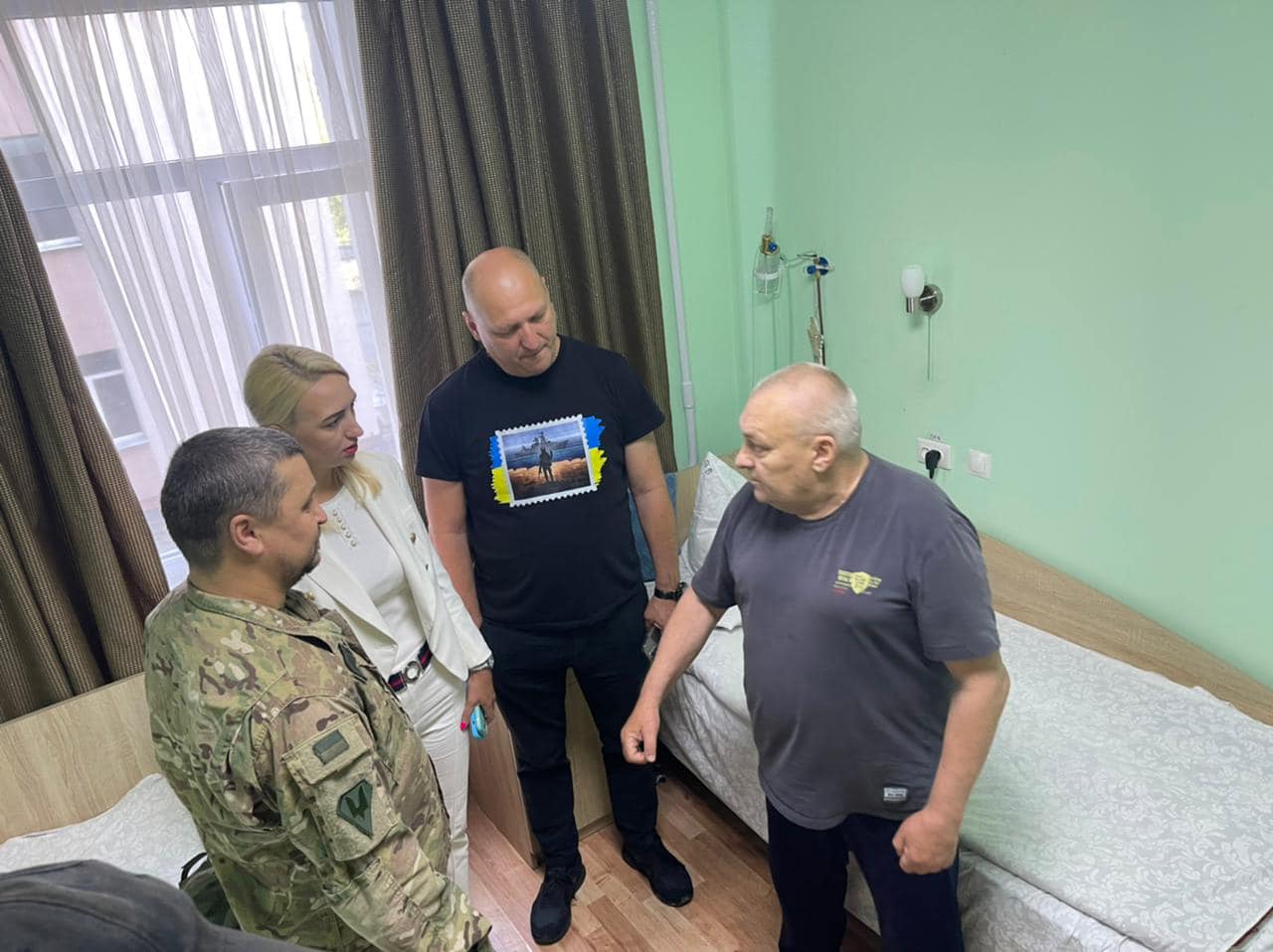 Хмельницькі медзаклади щодня приймають бійців з передової