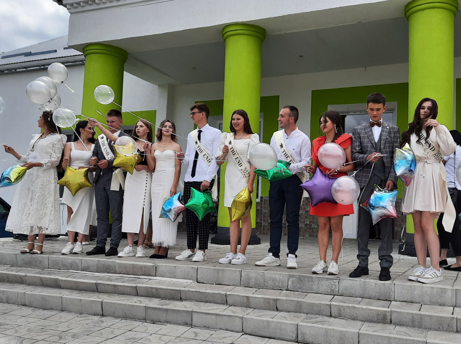 Вручення медалей та атестатів випускникам Клинівської ЗОШ