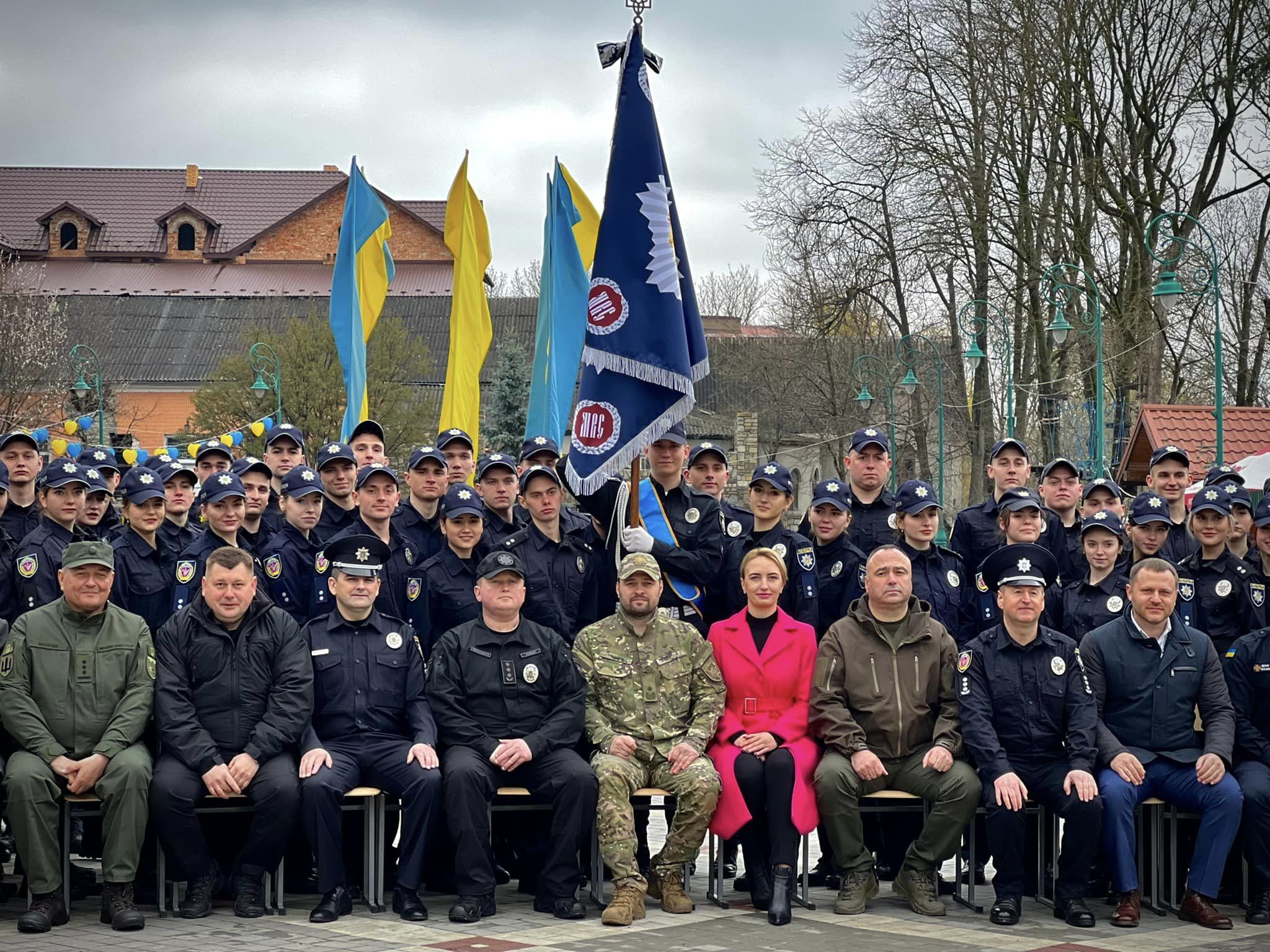 Перші офіцерські погони та дипломи про вищу освіту