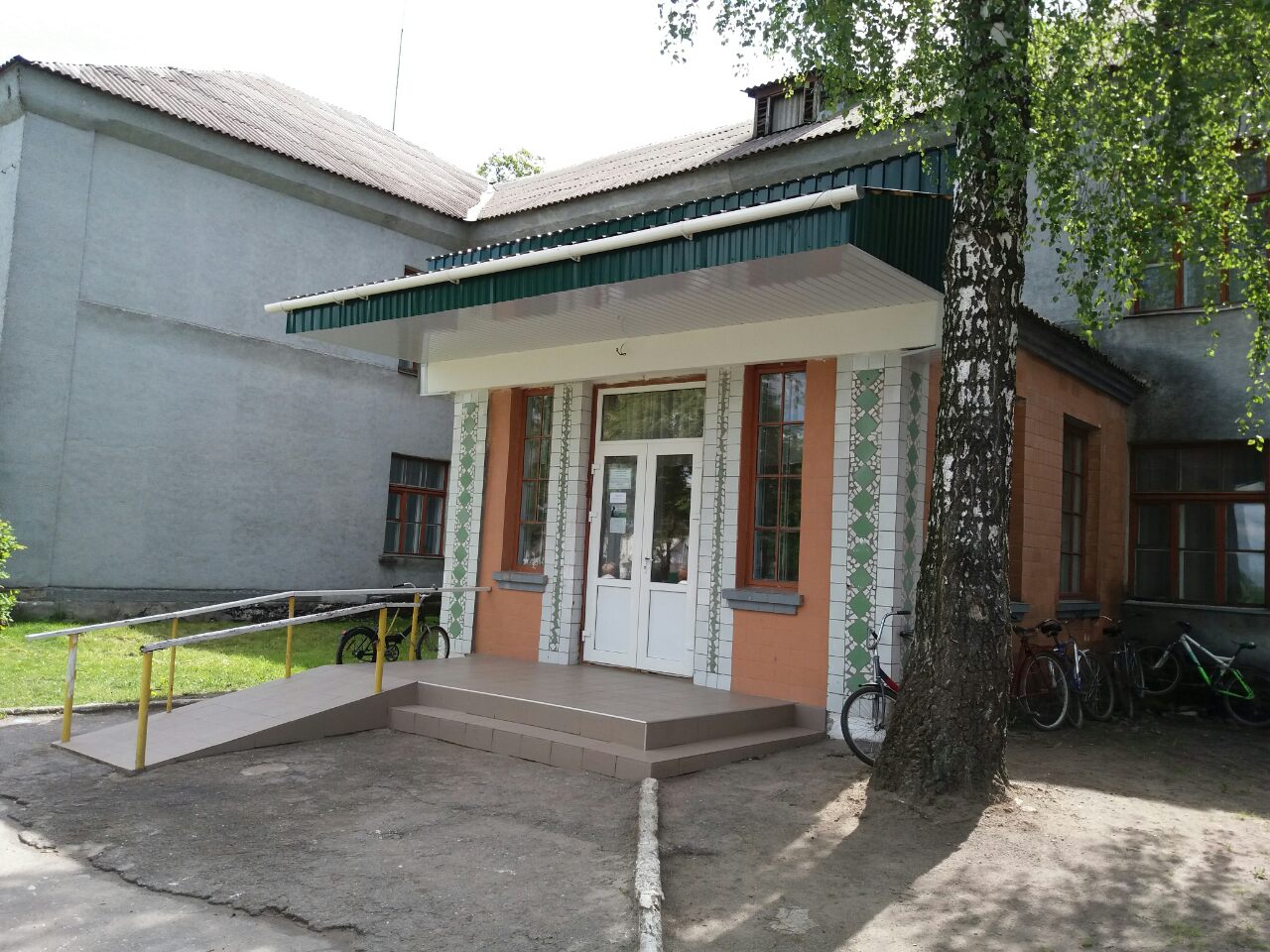 Відреставровано вхід до Полонської ЗОШ І-ІІІ ст. №3