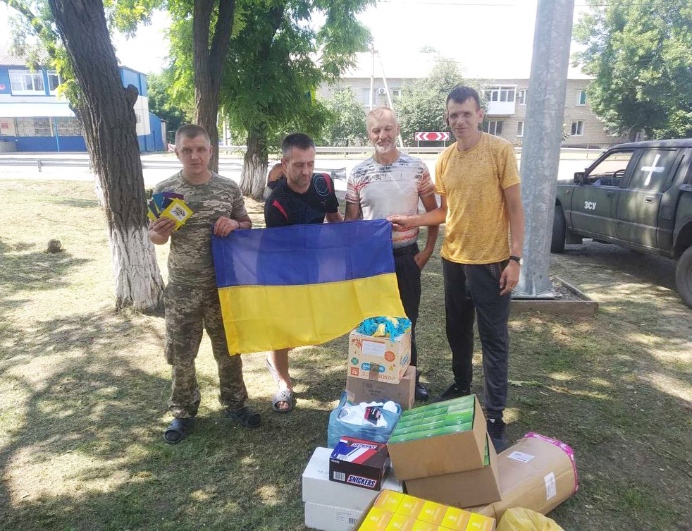 Малюнки та листівки від дітей Хмельниччини передані на фронт