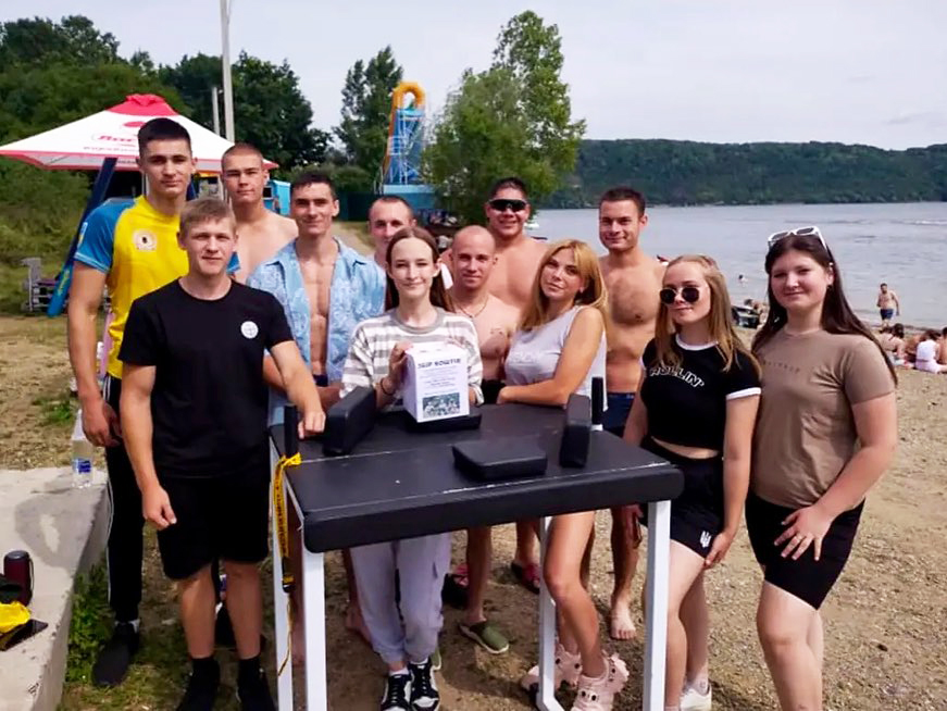 Новоушицькі спортсмени провели акцію на підтримку захисників