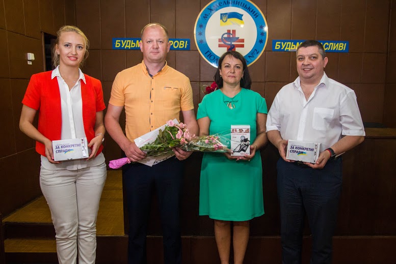 Команда «За конкретні справи» привітала колективи хмельницьких поліклінік