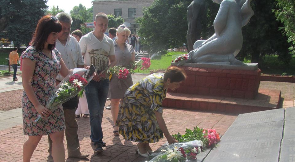 На Хмельниччині відзначають День скорботи і вшанування пам’яті жертв війни в Україні
