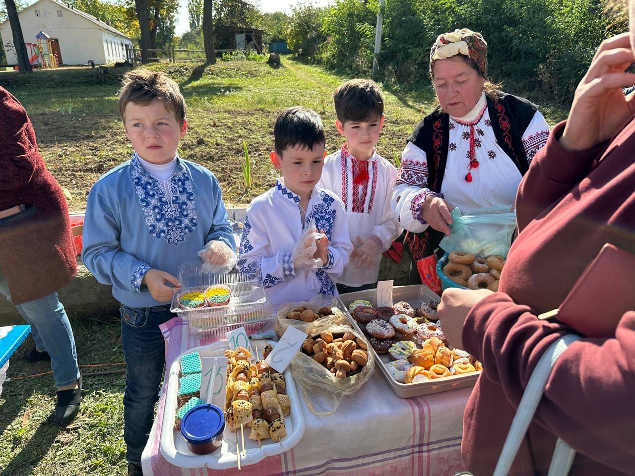 Благодійний ярмарок у селі Заміхів на Новоушиччині