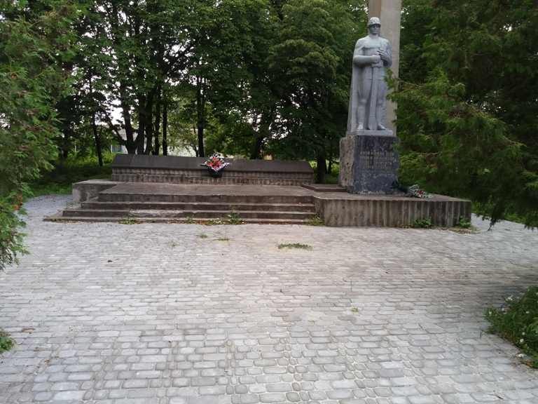 У Полонському районі облаштовано пам’ятник Невідомому солдату