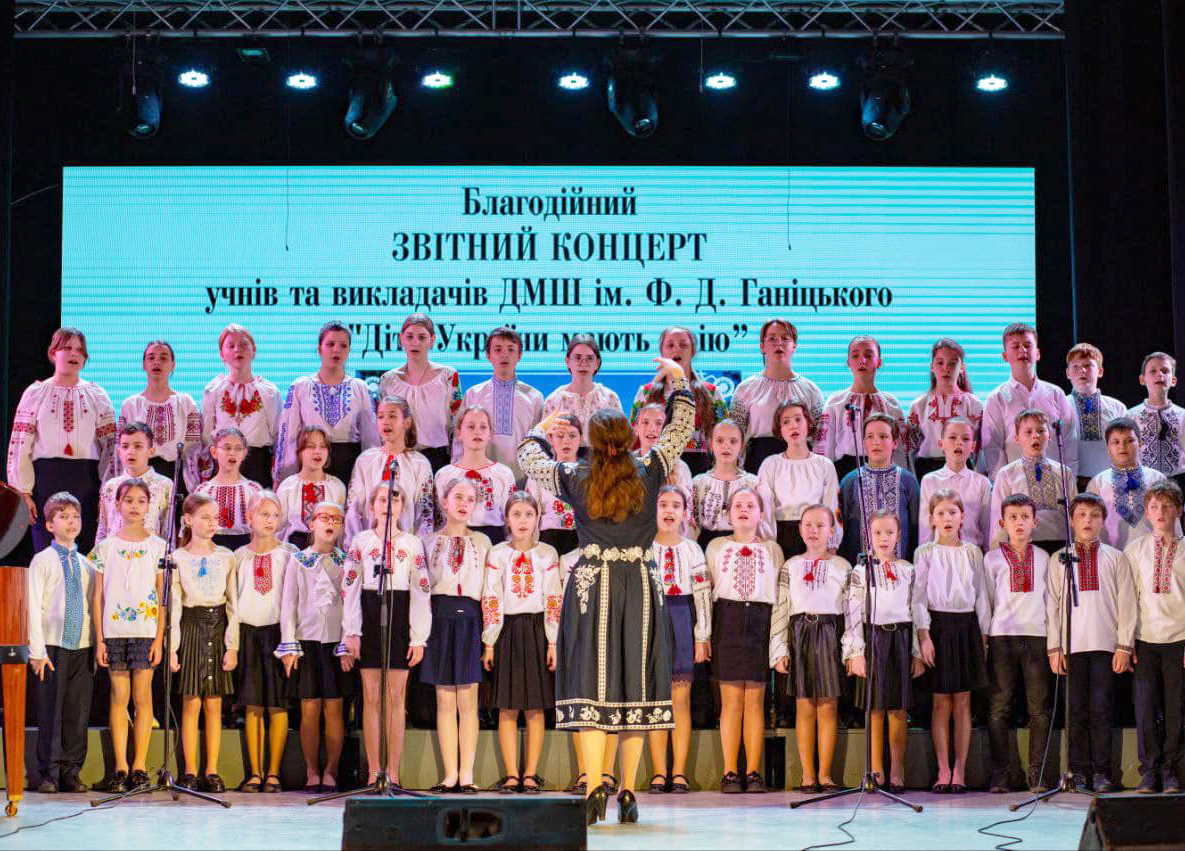 Підтримуємо освітні заклади та творчі колективи Хмельниччини!