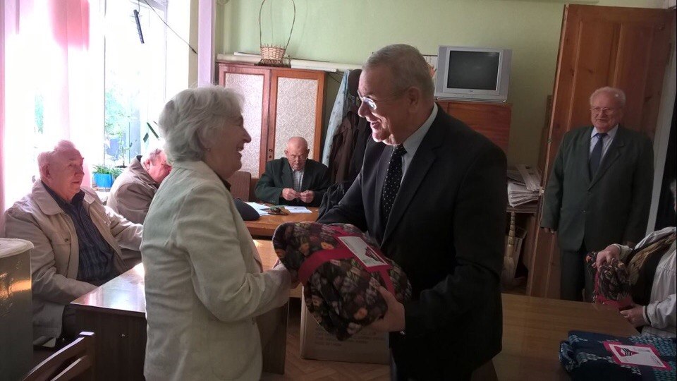 Привітали ветеранську організацію з Днем людей похилого віку