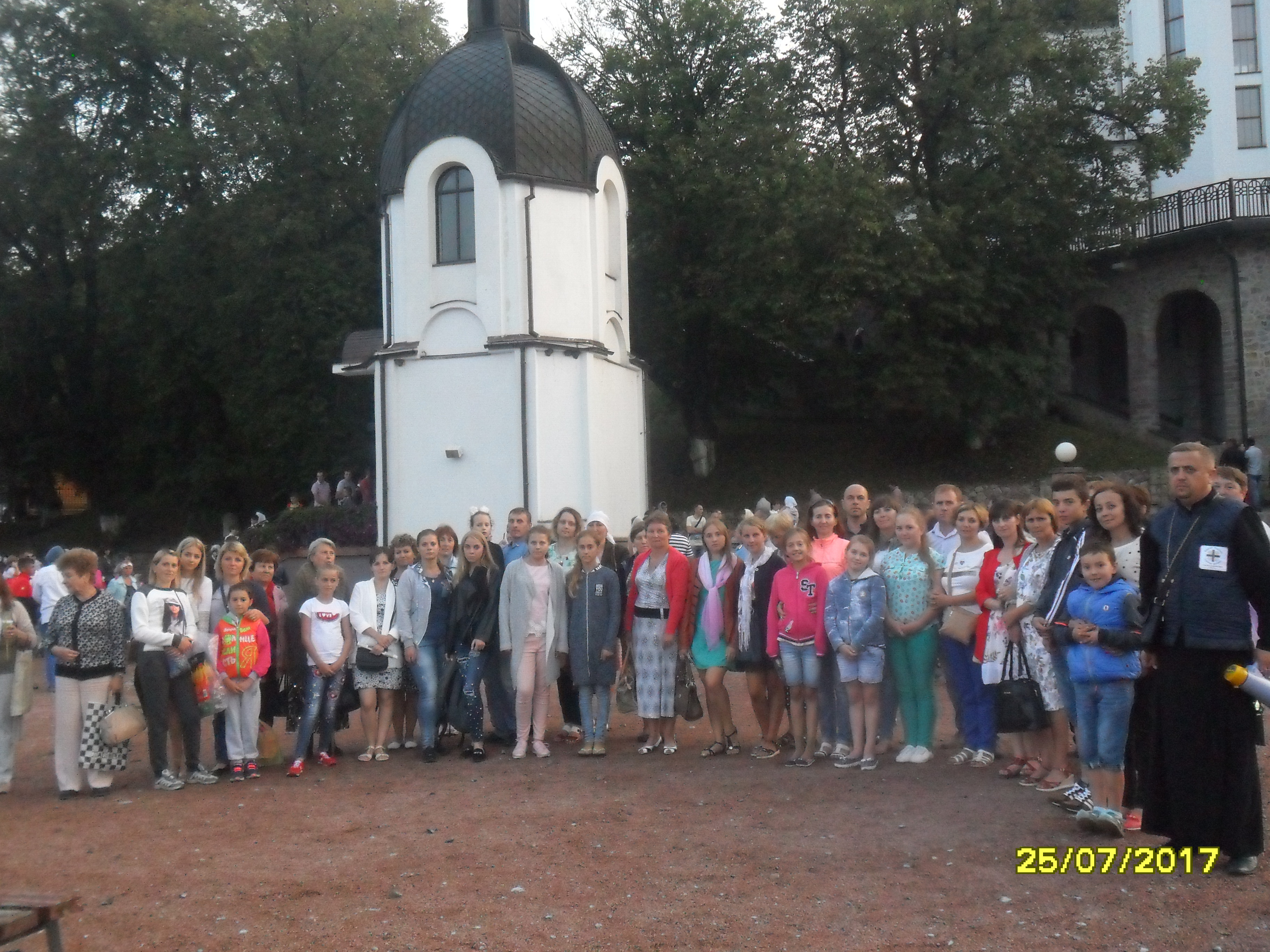 Чудотворна Діво Маріє, витай, витай, наша надіє…