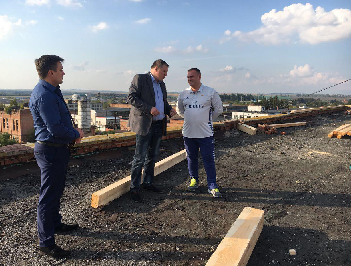 Красилівщина: на часі – контроль за ремонтами дахів